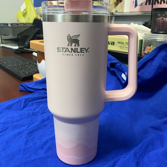 Stanley Travel Quencher Pink Mountains - Picture 1 of 2